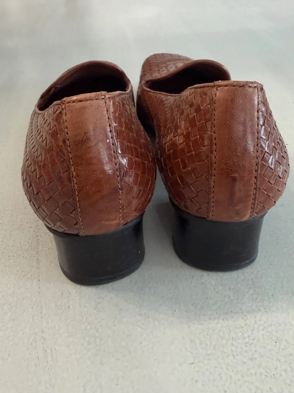 Trotters Liz Women's Brown Woven Rounded Toe Loafers with Rubber Heel Size 7 GUC